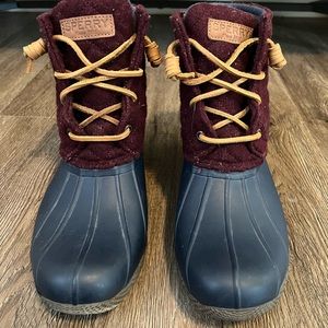 Barely worn Sperry ankle duck boats.